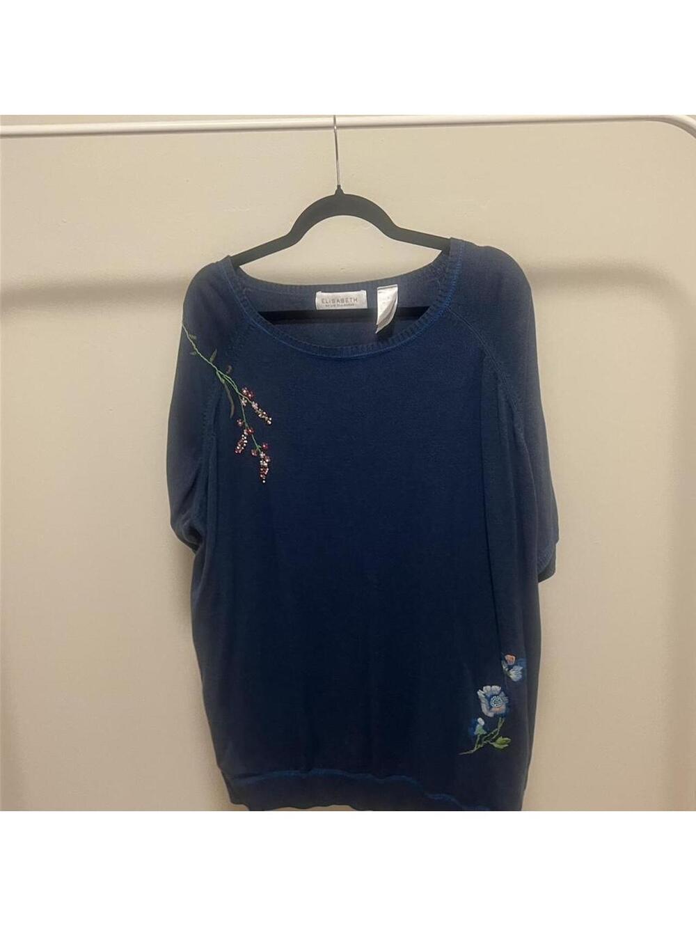 Liz Claiborne Women's Navy and Blue Tshirt